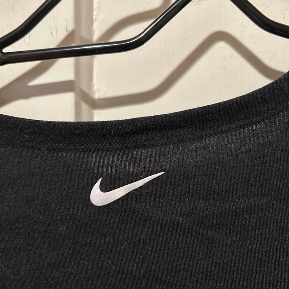 Nike dri fit cropped tee. EUC - Picture 5 of 6